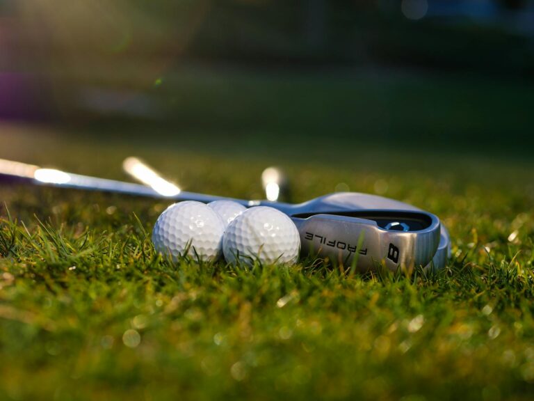 Apprenez qu’est ce que le stroke play, ses différences avec le Stableford et le match play, et comment jouer en individuel ou en équipe.