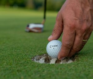 Aire de petit jeu au golf : Découvrez comment cet espace stratégique transforme votre jeu court et améliore votre carte de score.